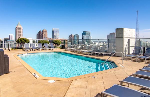 Rooftop-Pool